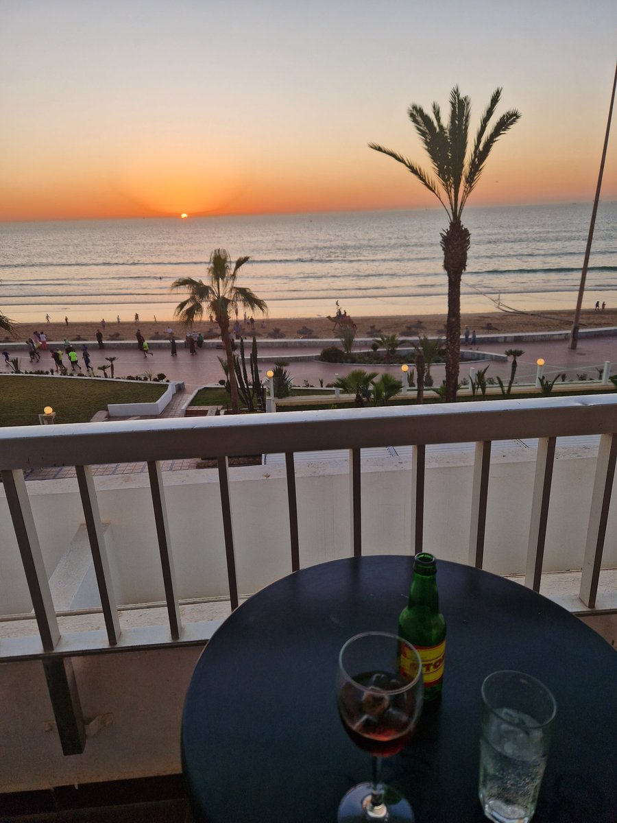 barnsyboy's tweet photo. Balcony bevs are always a good starter😎👌 https://t.co/u2AZw4HgaJ