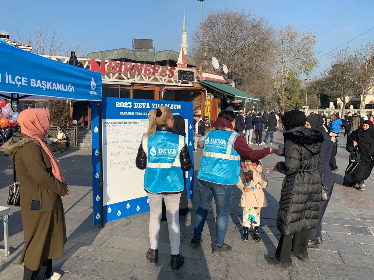 EyupsultanaDeva's tweet photo. İkinci günümüzde de 2023 DEVA yılı olsun, kazanan TÜRKİYE olsun dedik, 2023 yılına dair beklentilerini ileten ve yoğun ilgi gösteren tüm vatandaşlarımıza teşekkür ederiz. Beklentilerin karşılandığı bir yıl olması için 2023 de de çok çalışacağız💧🌱
#2023tenDileğim
#DEVAOlsun https://t.co/fHlSQdNYck