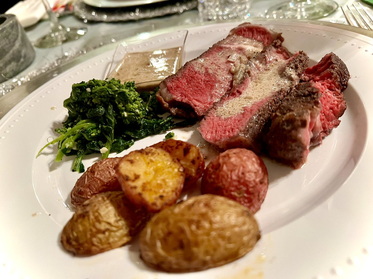 RoebuckSteve1's tweet photo. Main course #winepairing was absolutely #delicious
#Bordeaux #Burgundy #NapaValley #cabernetsauvignon #pinotnoir #culinary #Dinner #foodiechats #foodie #winetime #winetasting #wineparty #winelovers #wineintheglass #winelover #winedinner #sommelier #sommchat #winecellar https://t.co/X7NZg1V2WE