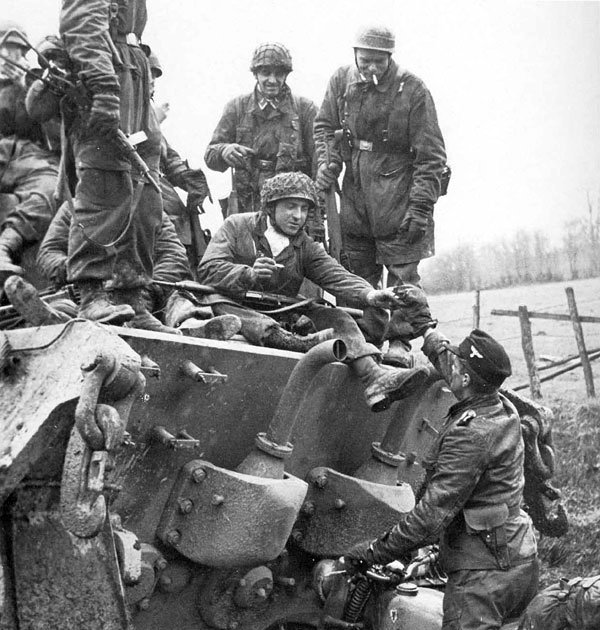 Frustrated SS men from the 1st Panzer Division blame the lack of success to the Wehrmacht and Fallschirmjäger units. Fallschirmjäger commander Ludwig Heilmann: "The SS spread a rumor that paratroopers were drinking in a friendly manner with some Americans." #WW2