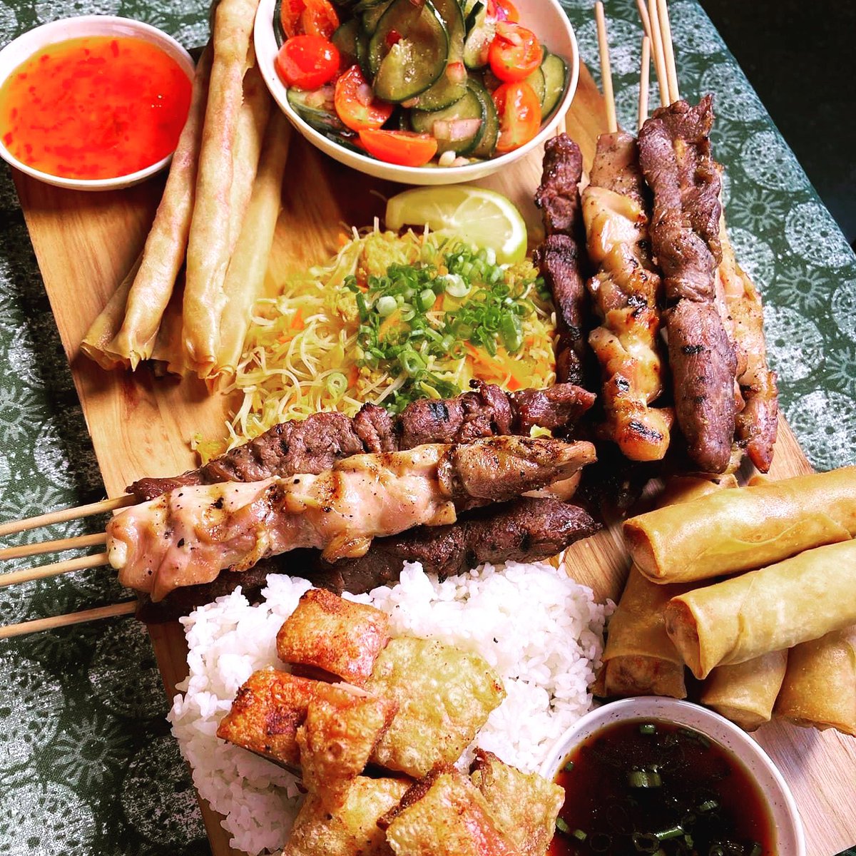 Happy New Year’s Eve Eve! 🎆

Holiday hours below:
✅ Fri, open until 7p today
✅ Sat, NYE 11a-7p
❌ Sun, 1/1 CLOSED
❌ Mon, 1/2 CLOSED
✅ Tu, 1/3 11a-7p

Dine-in, togo, or delivery 🚚 🍽️
👉 motscatering.com 👈