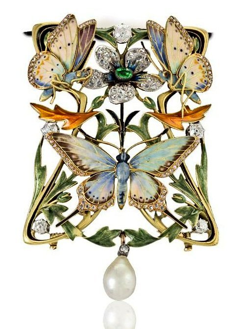 NouveauDeco's tweet photo. Gold and platinum Art Nouveau plaque-de-cou necklace from 1903 with an emerald and diamonds by Henri Dubret (1872-1947), Paris, France.

📸 Macklowe gallery https://t.co/p4bpx1nLco