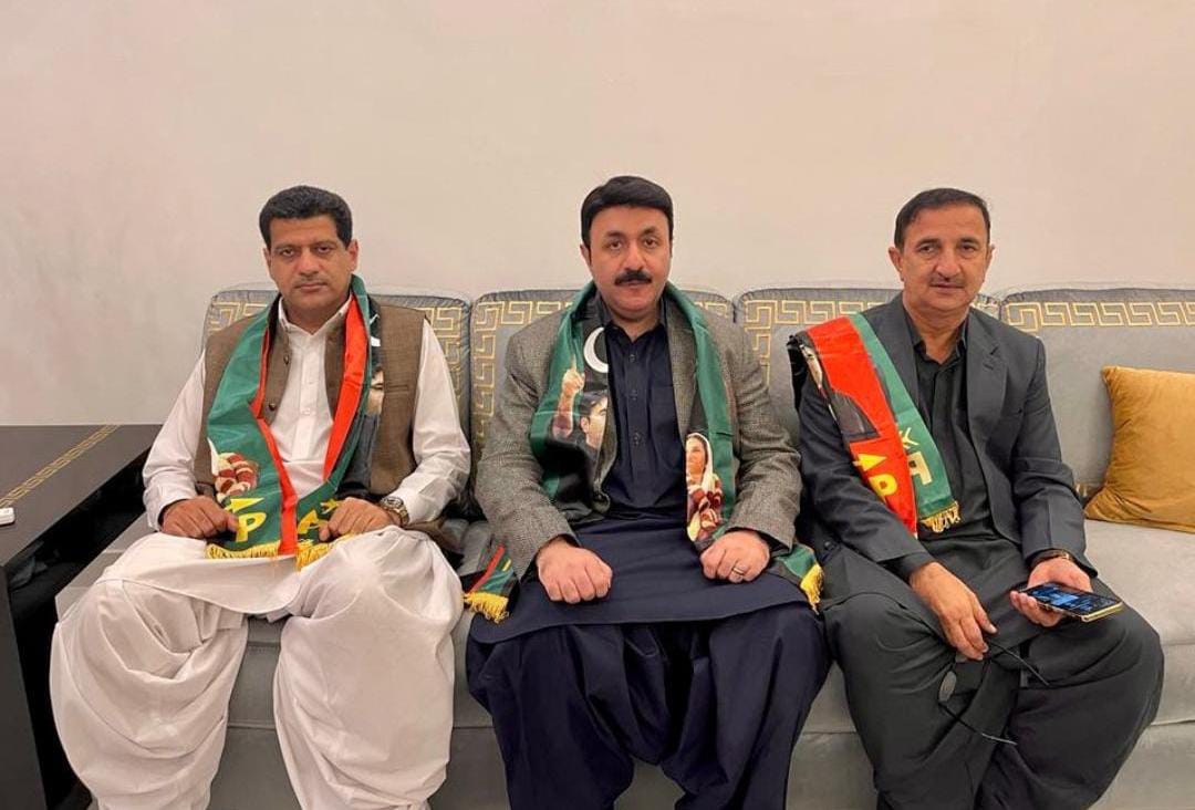N_awazisH's tweet photo. بلوچستان سے اہم شخصیات پاکستان پیپلز پارٹی میں شامل۔
جن میں ممبر اسمبلی میر ظہور بلیدی، سلیم کھوسو، سابق وزیر فشریز میر رؤف رند، سابق وزیر  میر اضغر رند، 
سابق اسپیشل اسسٹنٹ وزیر اعلیٰ بلوچستان آغا شکیل درانی میر نعمت زہری �� دیگر
شامل ہیں
@ZahoorBuledi @AghaShakeel1980 https://t.co/KqveJuz6nz