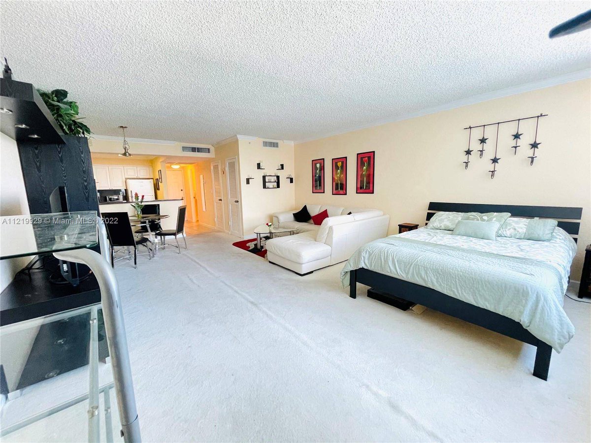 pinerotitle's tweet photo. 2501 S Ocean Dr #1627, Hollywood, FL 33019 just hit the market!
Take a look at this awesome space: https://t.co/4oobJPJWNV https://t.co/uhF5IWVBWv