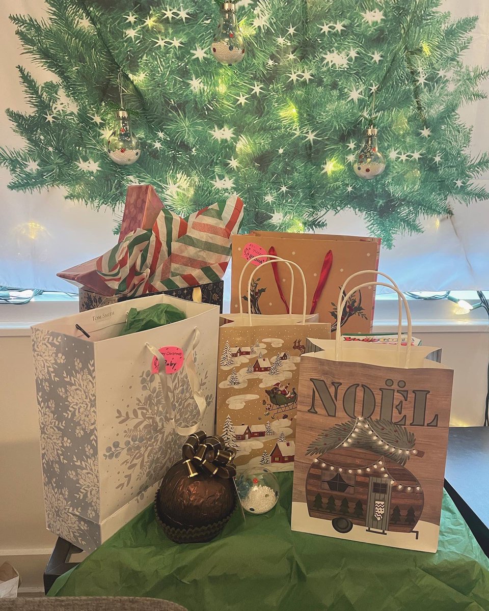 Lukia_kce's tweet photo. Merry Christmas🎄✨
サンタさんからはかわいいネックレスもらいました🎅　もうすぐ新年、来年も楽しみます🥳

#クリスマス #ライトアップ #冬 #プレゼント #クリスマスツリー #merrychristmas #modelukichan #party #santaclaus https://t.co/xELCUVDbLB