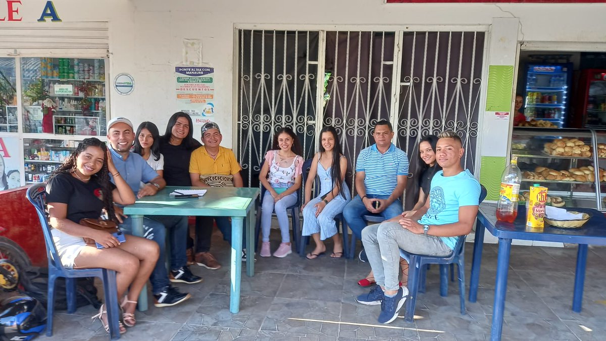 carlos_barbosap's tweet photo. #ManaureCesar gracias por la invitación a los miembros del movimiento #JovenesAlPoder
¡Seguimos construyendo el Cambio por el Cesar!
#JovenesAlPoder
#CambioPorElCesar https://t.co/VUX7cqYvbK