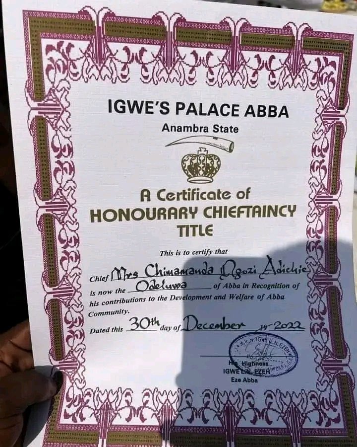 Immense congratulations to Chimamanda Ngozi Adichie on her acquisition of the chieftaincy title Odeluwa Abba in Anambra!

Hence, the appropriate polite way to refer to <a href="/ChimamandaReal/">Chimamanda Ngozi Adichie</a> with respect for her title is:

1. Odeluwa
2. Chief Adichie
3. Nze Adichie
4. Nze Chimamanda etc