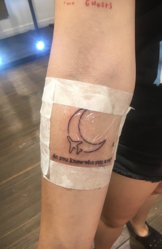 lwt91ts's tweet photo. “look at the moon, look at the moon”.
          do you know who you are? https://t.co/jifmDUMKhb