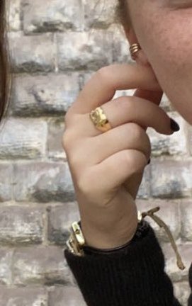 hello j’ai perdu cette chevalière en or avec les initiales CL qui appartenait à ma maman, hier soir au purple… si qqun l’a retrouvée merci de m’envoyer un msg !