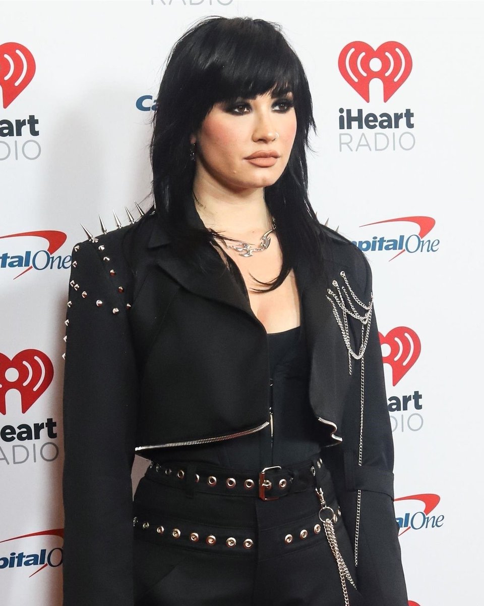 archivefordemi's tweet photo. face card is just insane. https://t.co/2wECPPlrgA