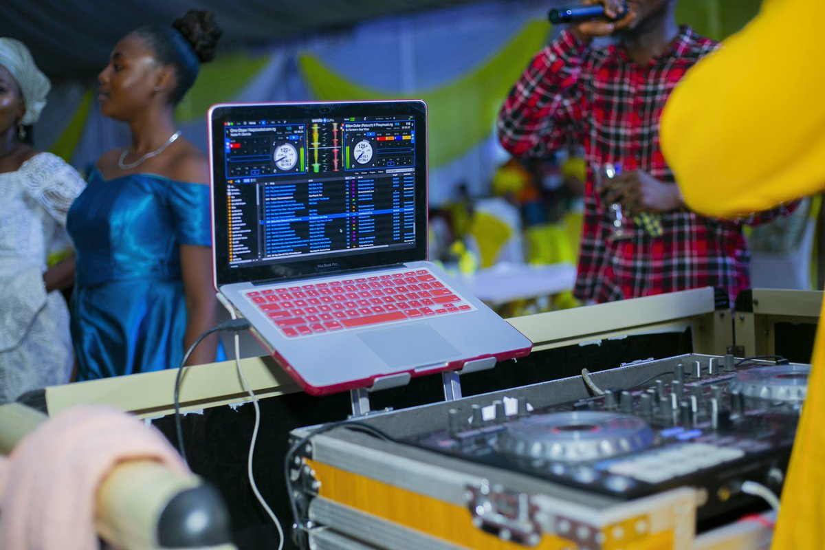 iamdjkinging's tweet photo. The best thing about being a DJ is making people happy  , Variety is good - in music and in life. https://t.co/wZItMv3DiH