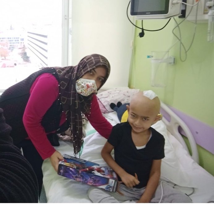 Bir ay önce kemik kanseri teşhisi konulan Yusuf Kerim'in (6) annesi Gülten Sayın 16 Aralık'ta tutuklandı.

Babası: "DR % 20 YAŞAMA İHTİMALİ VAR DEDİ. Geceleri anne diye uyanıyor. Oğlumun anneye ihtiyacı var..."

BenYusuf Annemiİstiyorum