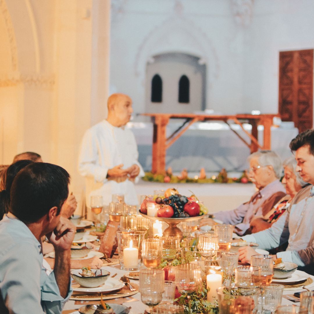 ChefSins's tweet photo. ✨No podíamos acabar el año sin recordar el #HiddenKitchen que organizamos con Tomeu Arbona en el hotel Zoëtry.
📍Los comensales disfrutaron de la cena en una capilla rehabilitada. Para el menaje y decoración contamos con @jaiaktendencias.
#productolocal #gastronomiabaleares https://t.co/EHnlAbGMXr