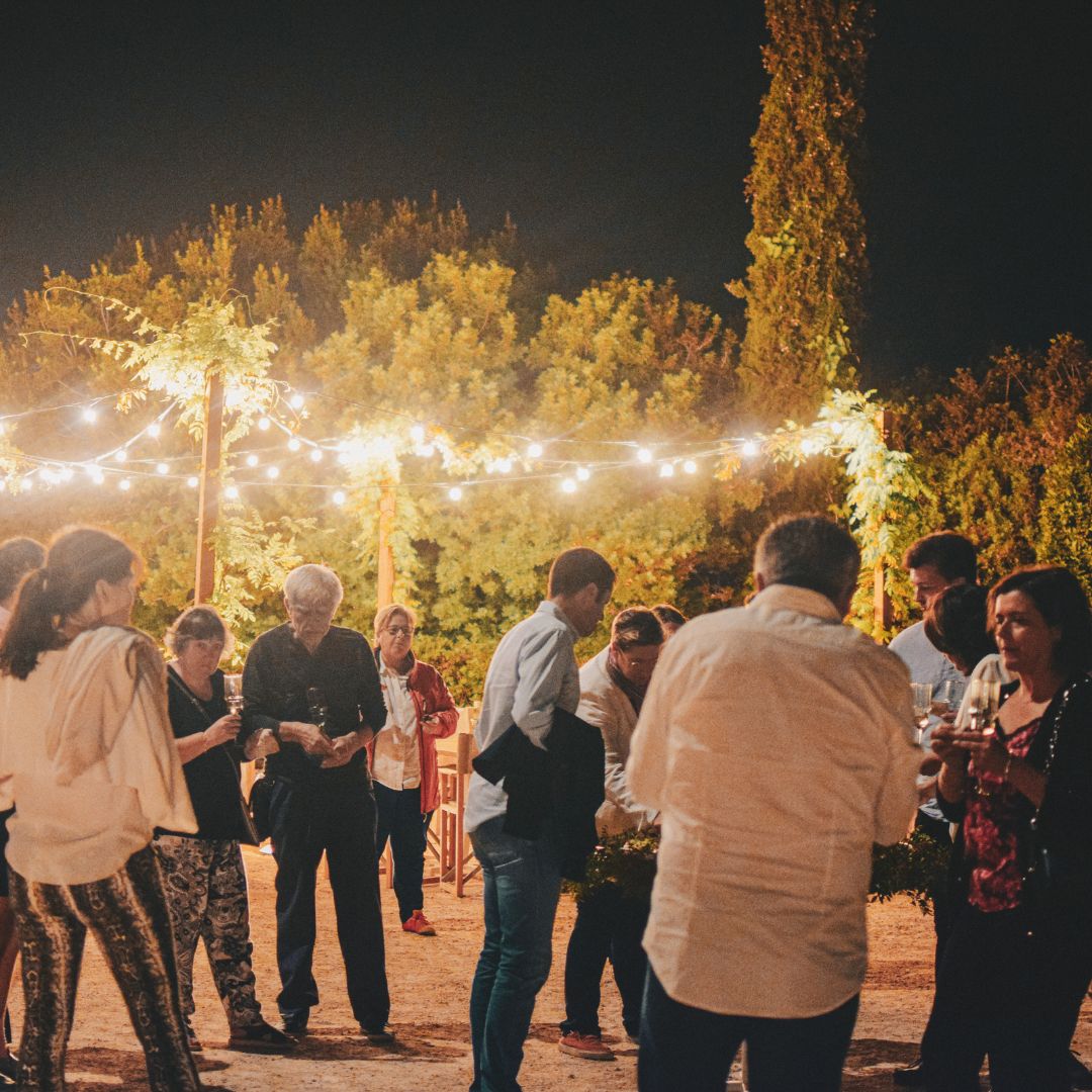 ChefSins's tweet photo. ✨No podíamos acabar el año sin recordar el #HiddenKitchen que organizamos con Tomeu Arbona en el hotel Zoëtry.
📍Los comensales disfrutaron de la cena en una capilla rehabilitada. Para el menaje y decoración contamos con @jaiaktendencias.
#productolocal #gastronomiabaleares https://t.co/EHnlAbGMXr