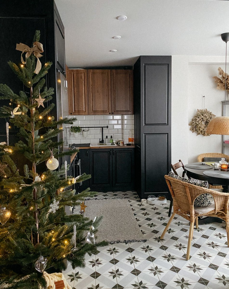 RustOleumCA's tweet photo. A new year means new opportunities to refresh a space and tackle DIY projects. From simple decor updates to full room makeovers, we can't wait to see what you bring this year. #HappyNewYear #RustoleumCAN #OurRustoleum https://t.co/IzHHZuHPNy