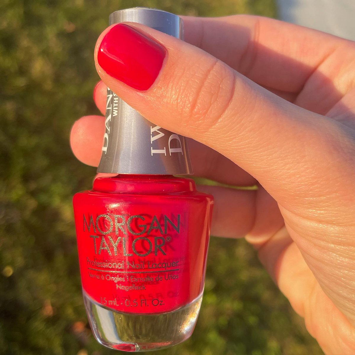 MTMorganTaylor's tweet photo. Red nails all day everyday ❤❤❤ @nailjoyable

#MTMorganTaylor #MorganTaylorLacquer #IWDWS #IWannaDanceMovie #IWannaDanceCollection #Aesthetic #Unboxing #NailPolish #HolidayCollection #NailInfluencer #ContentCreator #DIYNails #swatching #rednails #brightrednails #christmasred https://t.co/RjLJg1Idpv