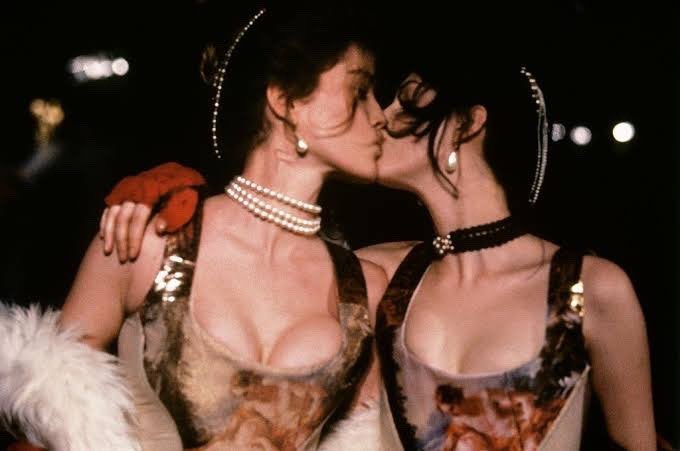 DEUILSTEARS444's tweet photo. rip vivienne westwood https://t.co/96Cy5dLHeU