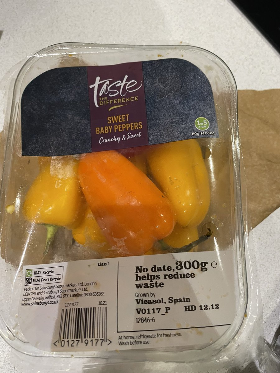 wimba's tweet photo. If it’s @sainsburys policy not to put dates on fruit and veg (a scheme I fully understand and support) then they need to be far more vigilant when inspecting fresh produce. https://t.co/fgo5RDGQ6P