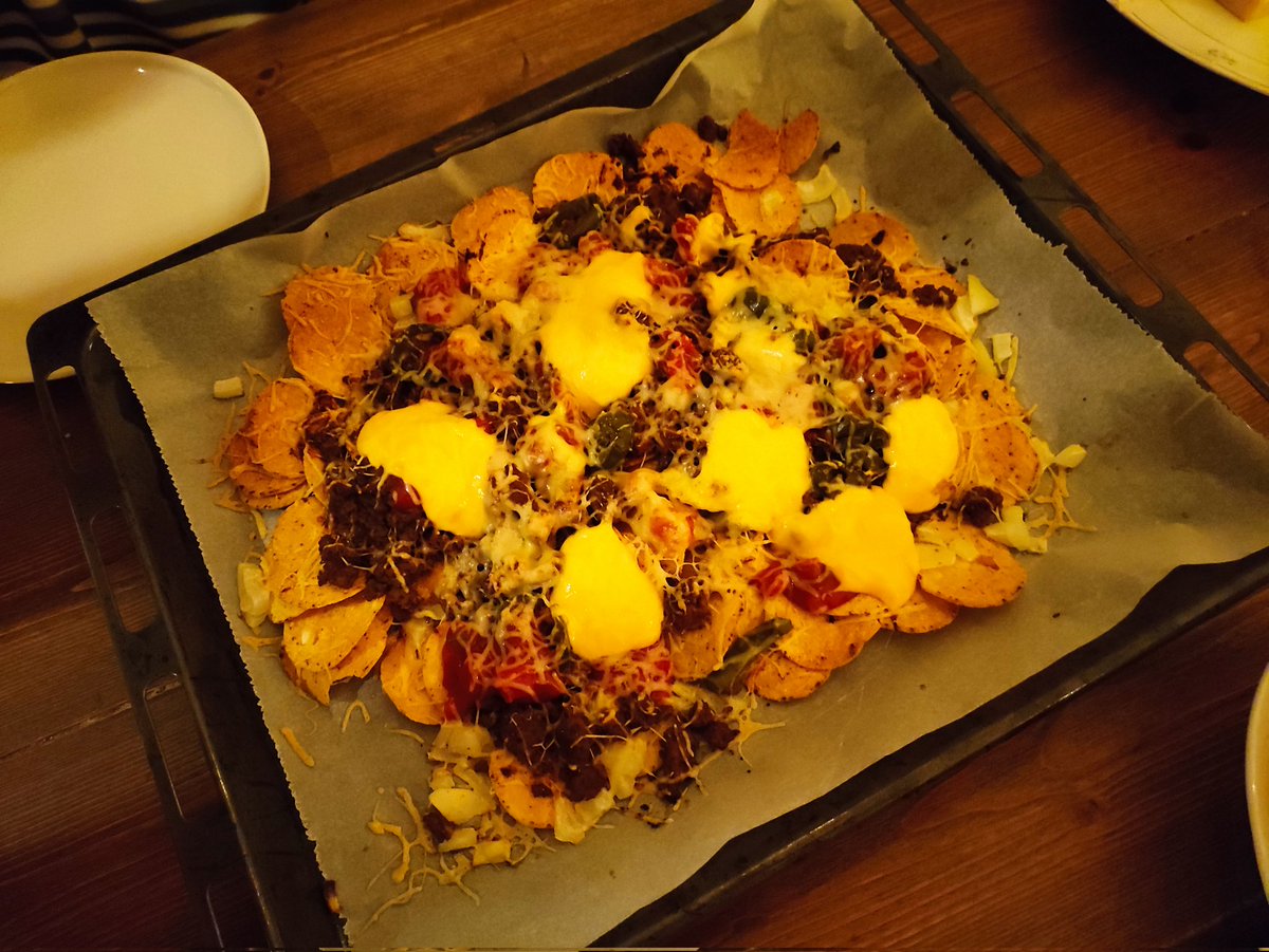 TiinaKeskimki's tweet photo. Näillä eväillä taputellaan tämä vuosi. 😋
#juustot
#nachopelti https://t.co/YQS8qNGfw0