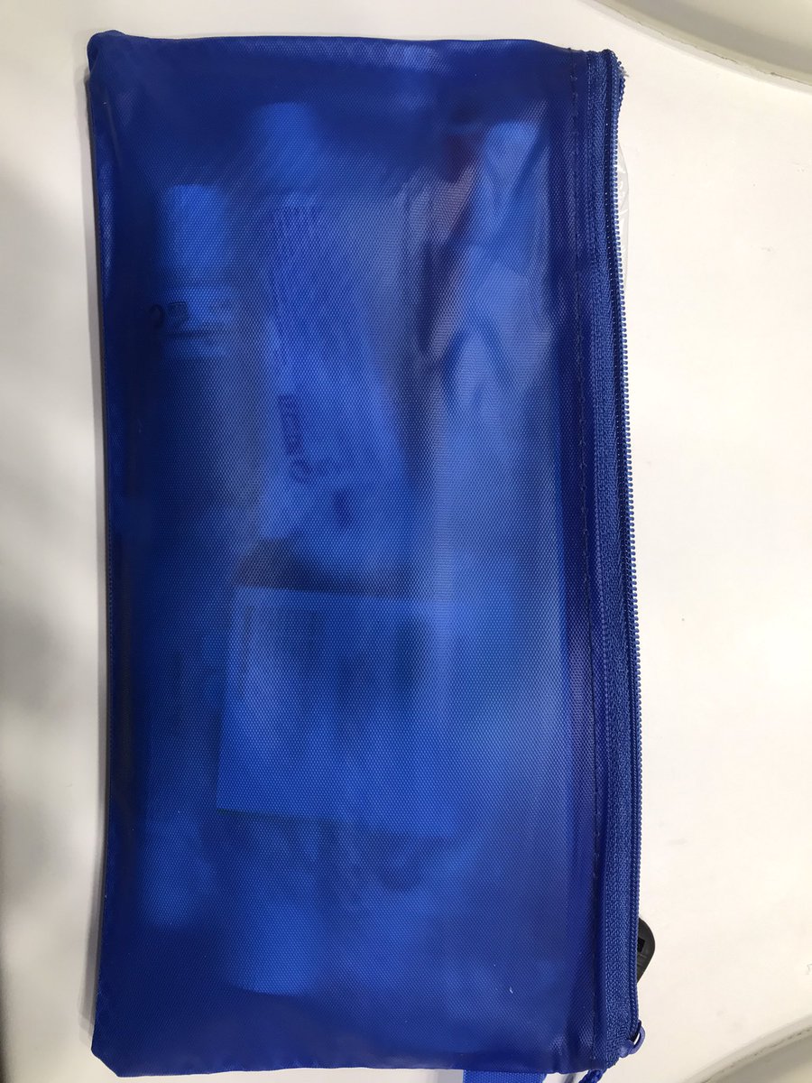 DrBoyra's tweet photo. 1/2 Feliz Navidad followers y feliz año nuevo. 
Para celebrar esta fecha quiero hacer sorteo de KIT de Viaje con:
1 bolsita de viaje 
4 muestras de dentífrico (1 mes)
1 hilo dental 🧵 
1 muestra de colutorio 
1 cepillo de dientes 🪥 

Quien entra? 
Followers de Twitter 
LK y RT https://t.co/xunQfkYEmi