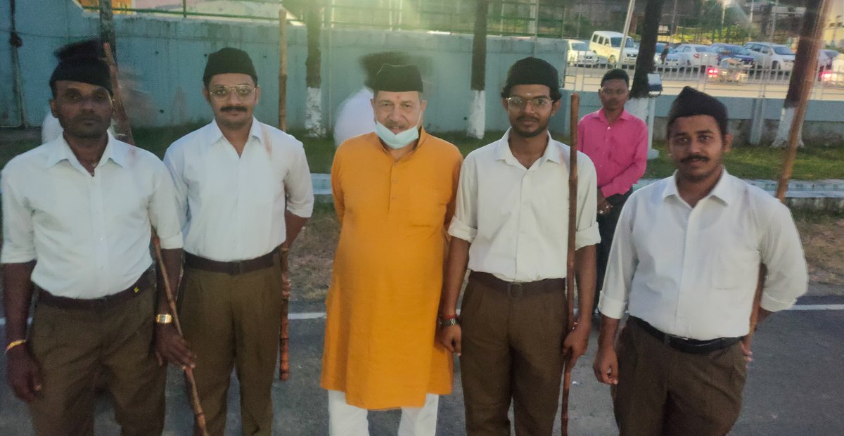 ImSiddhanth_'s tweet photo. संघ शक्ति कलियुगे: 🚩
Joined a "ROUTE MARCH" organized by Rashtriya Swayamsevak Sangh (RSS) Andaman &amp; Nicobar Islands. Mananiya  Ji's presence enhanced the grace of the program.

#rashtriyaswayamsevaksangh #andaman #siddhanthraisharma https://t.co/llHvFIzFcK