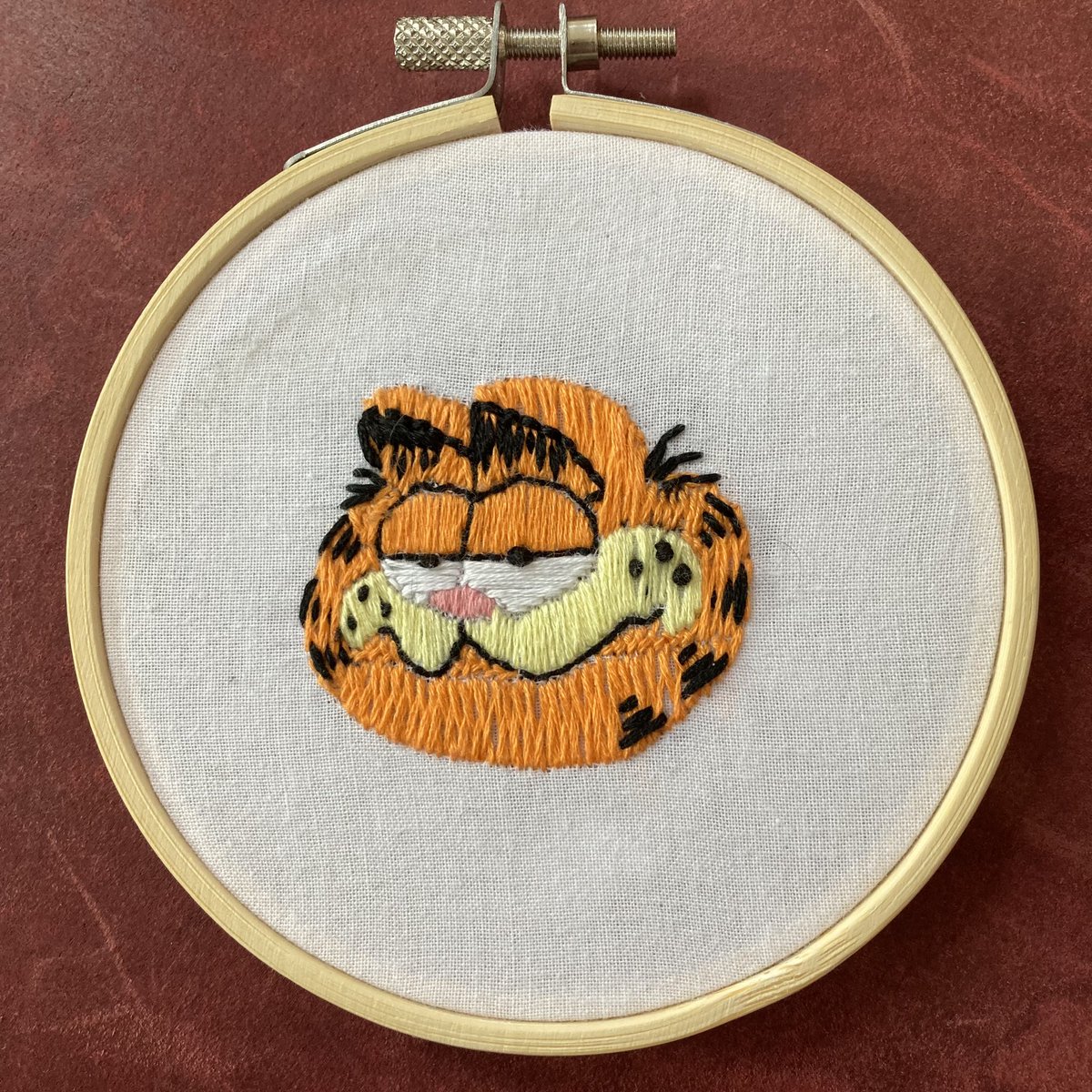 bilebrainz's tweet photo. [embroidery]

i can post these now >:)

gifts for @\PRodgerMMath and @\ArlowArts respectively 💚
—-
#artistsontwitter #arttwt #embroidery #handembroidery #garfield #deer https://t.co/bRgtUQqS3Q