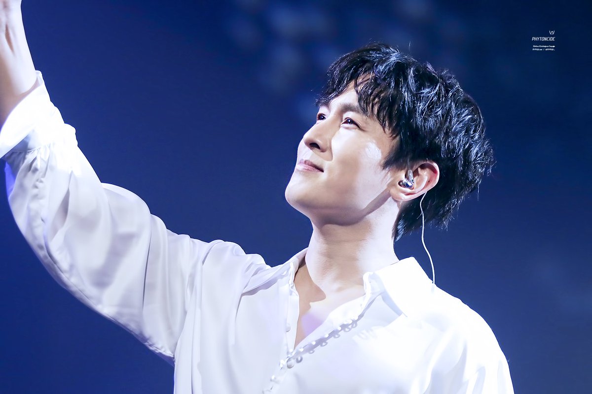 19791121_'s tweet photo. 221230 신화WDJ 콘서트 직찍
최고십니다🔥

#신화 #김동완 #kimdongwan https://t.co/bhwesDibIr