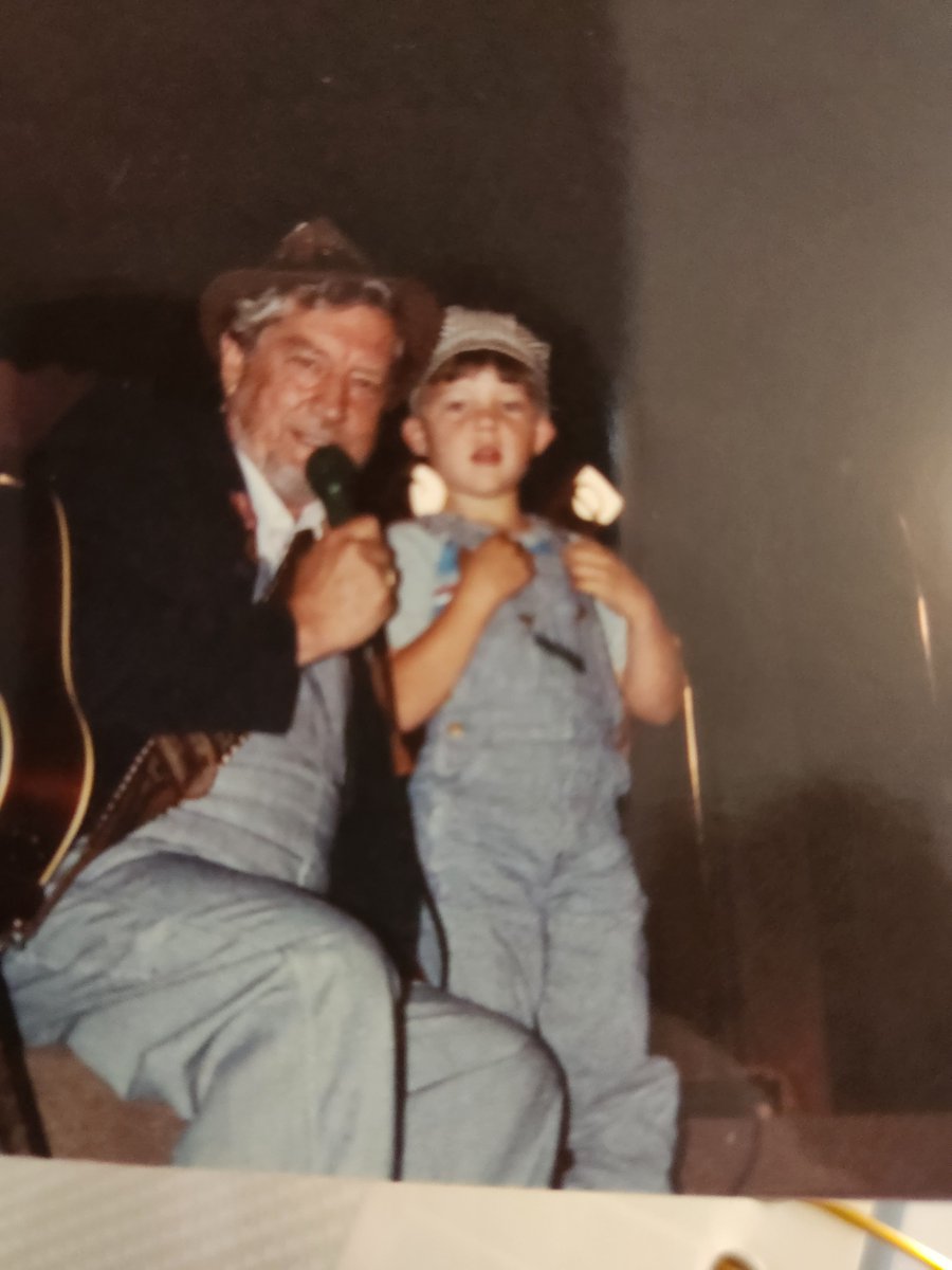 Huck in Missouri tweet media