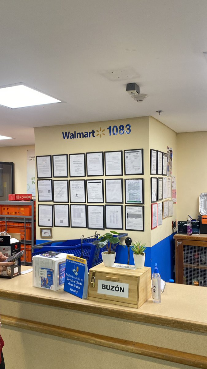 Lic_rojas's tweet photo. @WalmartMexico Me cobraron 2,855.93 pesos dos veces con la tarjeta de vales @EdenredMexico y con la tarjeta de débito @bbva @Profeco @cofecemx el día 24 de diciembre, esperamos 48 horas según Gustavo Salvador y no solucionan nada y no me realizan la devolución https://t.co/oyJu5VXQlo