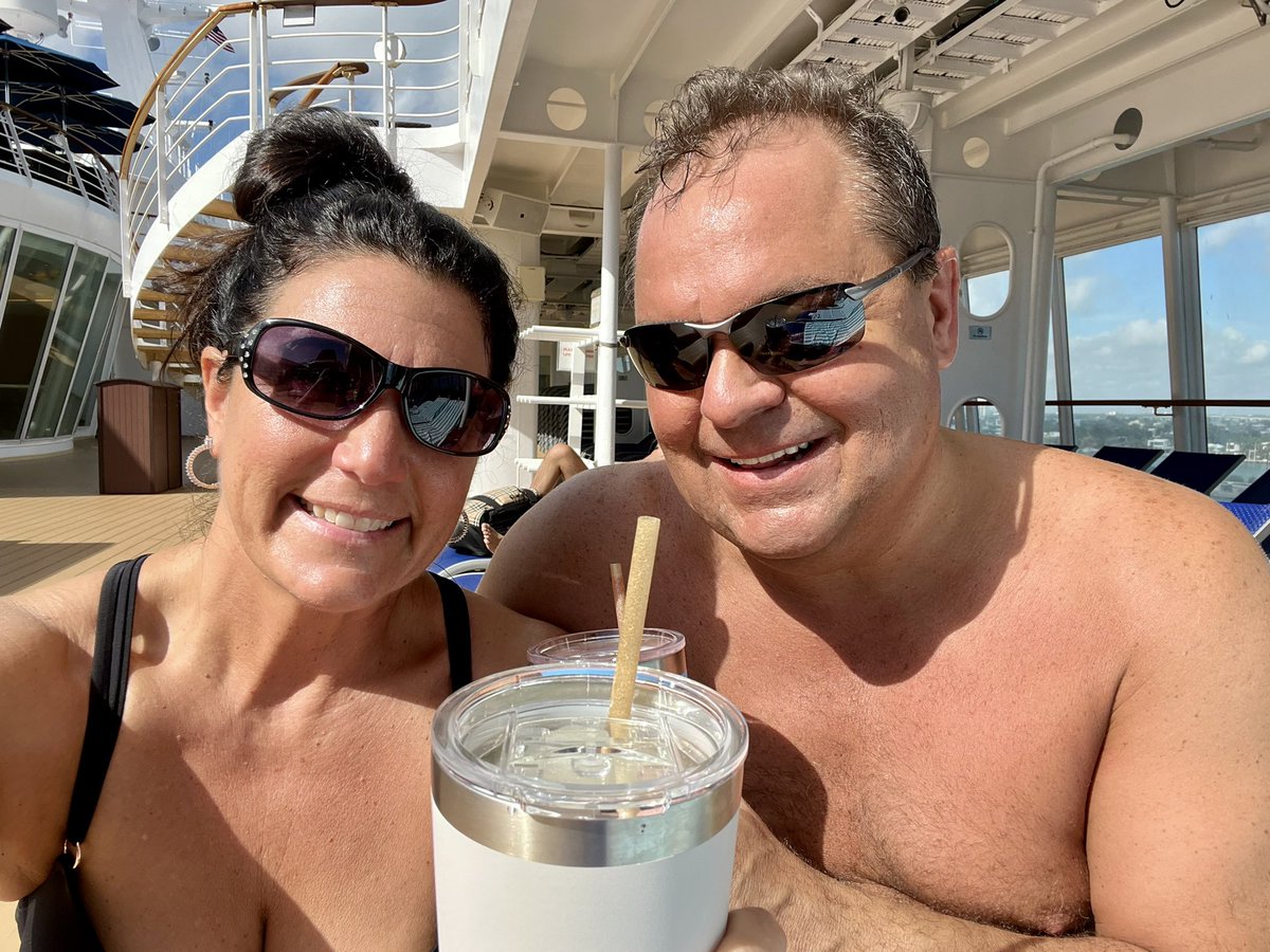 VickeyAbel's tweet photo. Living my best life 2022, ending with a bang on the Norwegian Sky for NYE 😊❤️🌴👙🏖️☀️ https://t.co/3wGuevLqP5