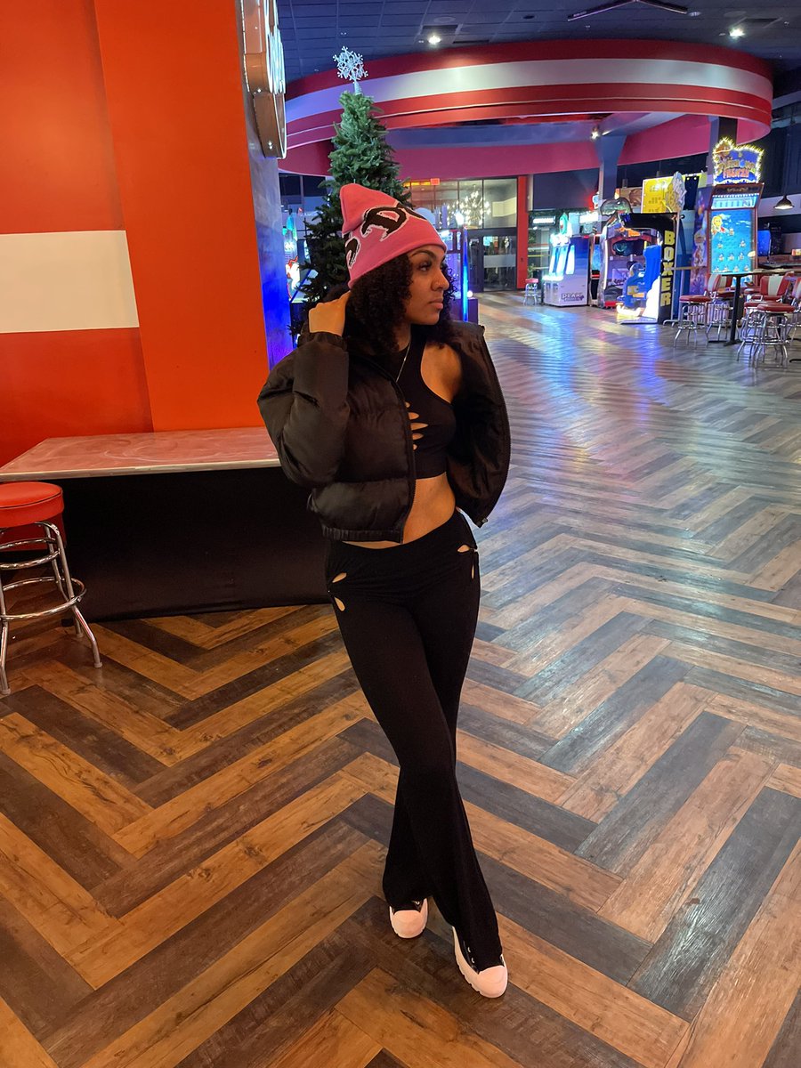 karolinamarie_'s tweet photo. ✌🏽 https://t.co/prh1v15ySo
