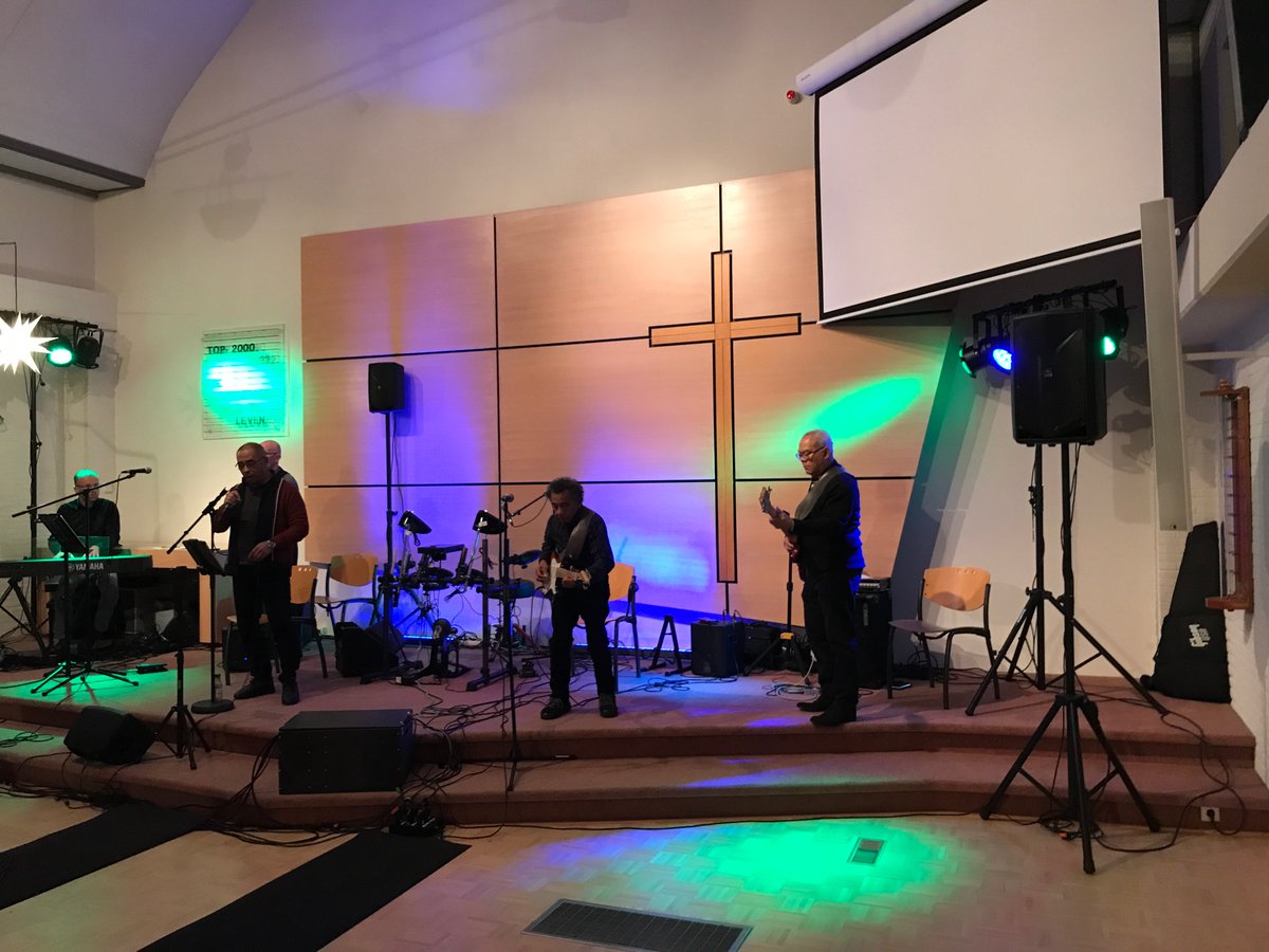 Er wordt nu alleen nog ingespeeld. Maar vanaf 20.00 uur is fysiek in de Emmaüskerk en via onderstaande stream de lokale #Top2000 dienst te volgen. pknhattem.nl/pagina/kerkdie….