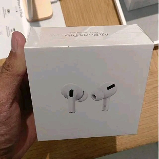 سماعة Airbods pro بيضاء 
جودة عاليه 
مع ضمان ضد عيوب التصنيع 
اقل سعر ممكن يلاقيك 🔥
السعر : 6900 ج
التوصيل : 1200 ج
للطلب DM