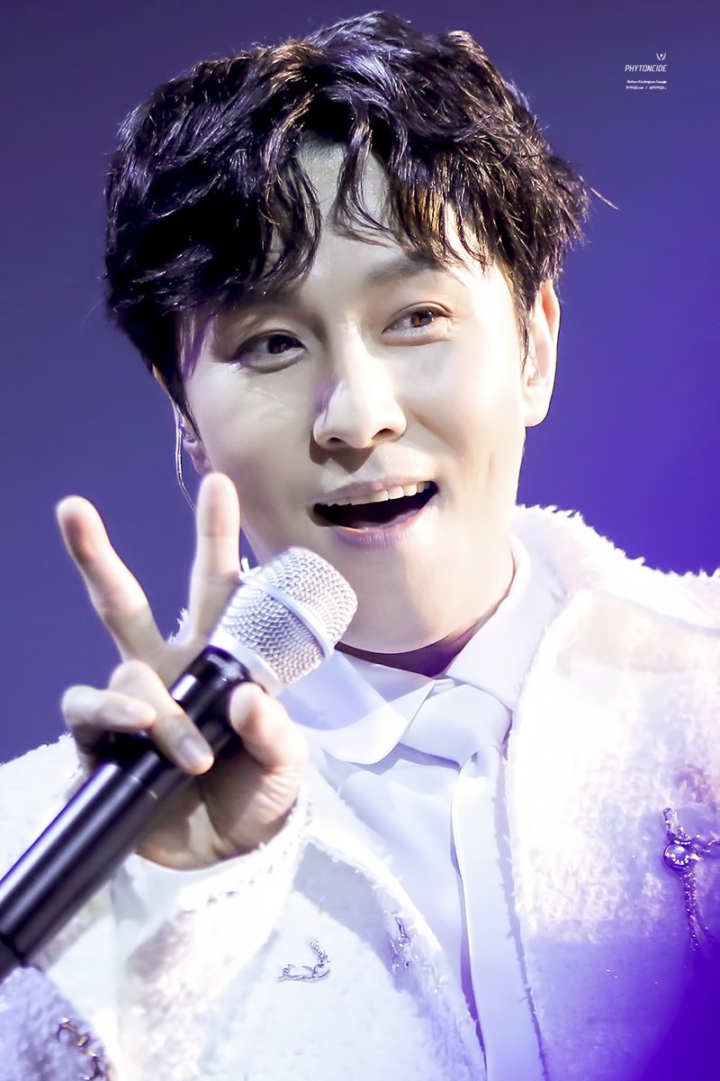 19791121_'s tweet photo. 221230 신화WDJ 콘서트 직찍
최고십니다🔥

#신화 #김동완 #kimdongwan https://t.co/bhwesDibIr