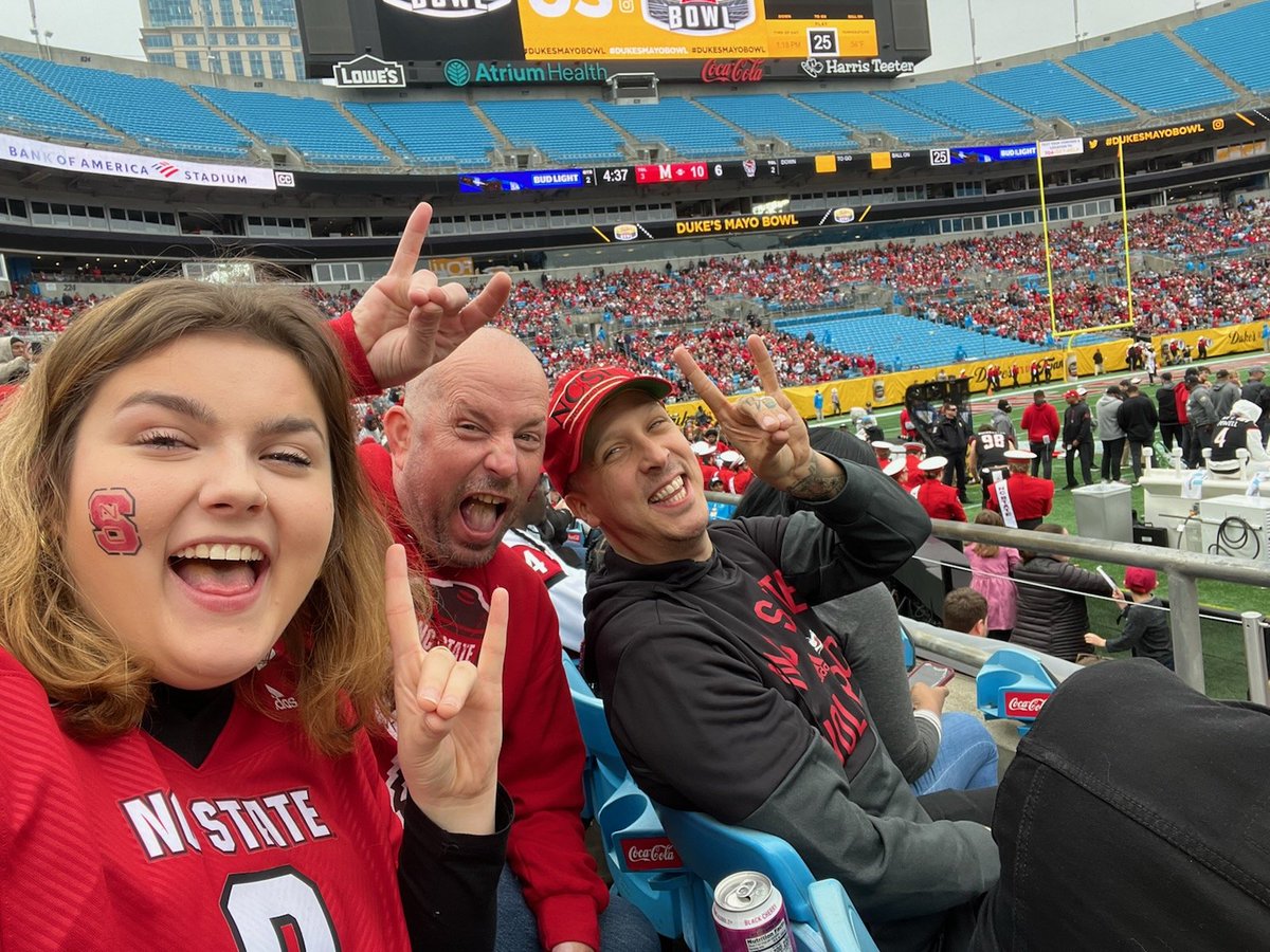 At Duke's Mayo Bowl with <a href="/USAquarium/">American Aquarium</a> Go Pack!