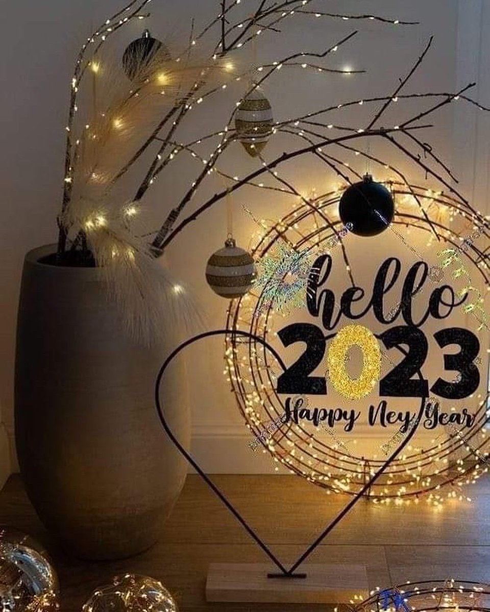 The old year is moving into the new year, let things get better 😊❤️💕