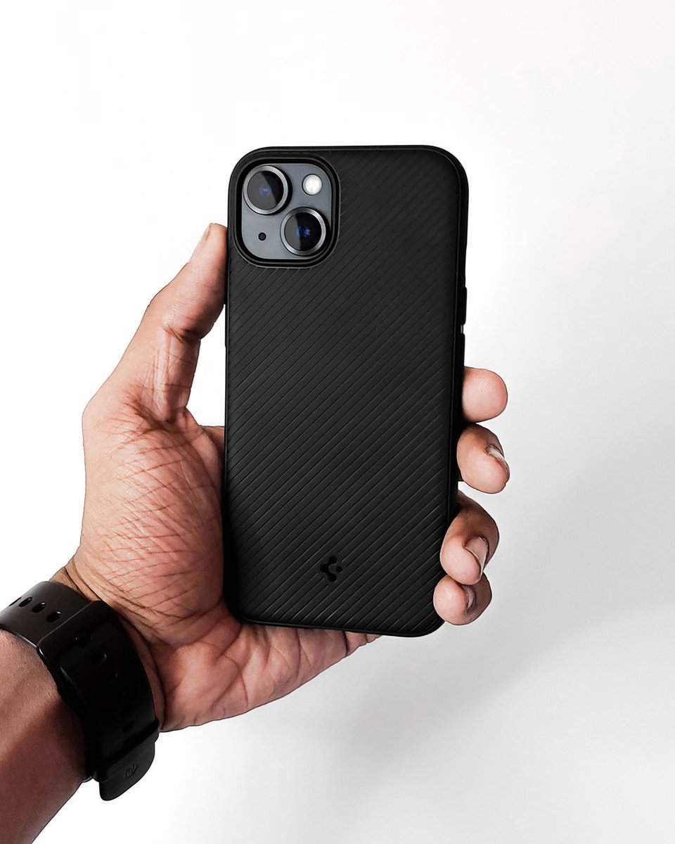 spigen's tweet photo. Held on to what's important this year 🤝 #TeamSpigen https://t.co/i8WdPWqVEN