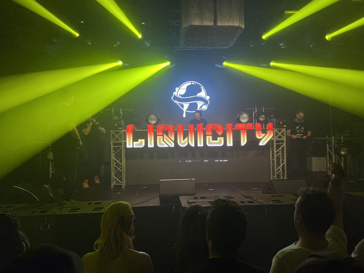 Liquicity Winterfestival is a blast!

Thanks to <a href="/FlyingPuma_/">FlyingPuma</a>  and <a href="/Arcothewolf/">Arco</a> to share this moment with me!

#Liquicity