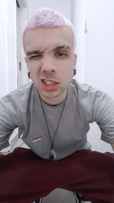 Chamo essas de pose de omi aranha: Pensativo, no troninho e relajado https://t.co/BLYkhIPtts<a href="/tag/novafotodeperfil"class="tags"><span>#novafotodeperfil</span></a>