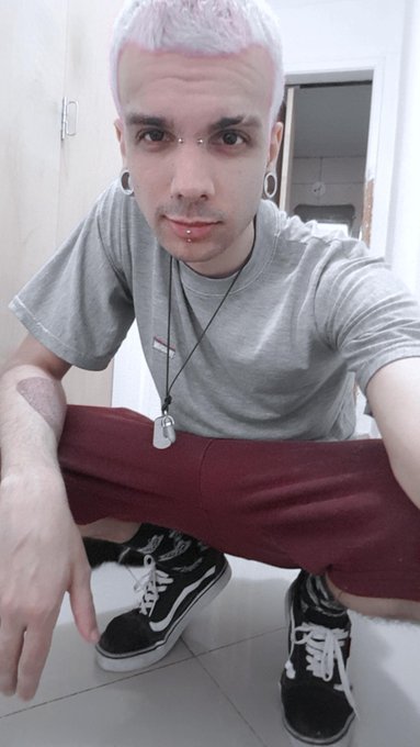Chamo essas de pose de omi aranha: Pensativo, no troninho e relajado https://t.co/BLYkhIPtts<a href="/tag/novafotodeperfil"class="tags"><span>#novafotodeperfil</span></a>