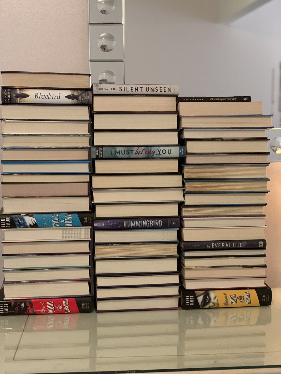 Hannah_TBV's tweet photo. I read 51 books this year 😱 on a goal of 15. Jan-Sept I read 17 book and Oct-Dec I read 34 books. 

I have to give a lot of credit to both the Caraval series and Bluebird because I read those books right after each other and they all contributed to bringing back my passion. https://t.co/Hvmjgc23lV