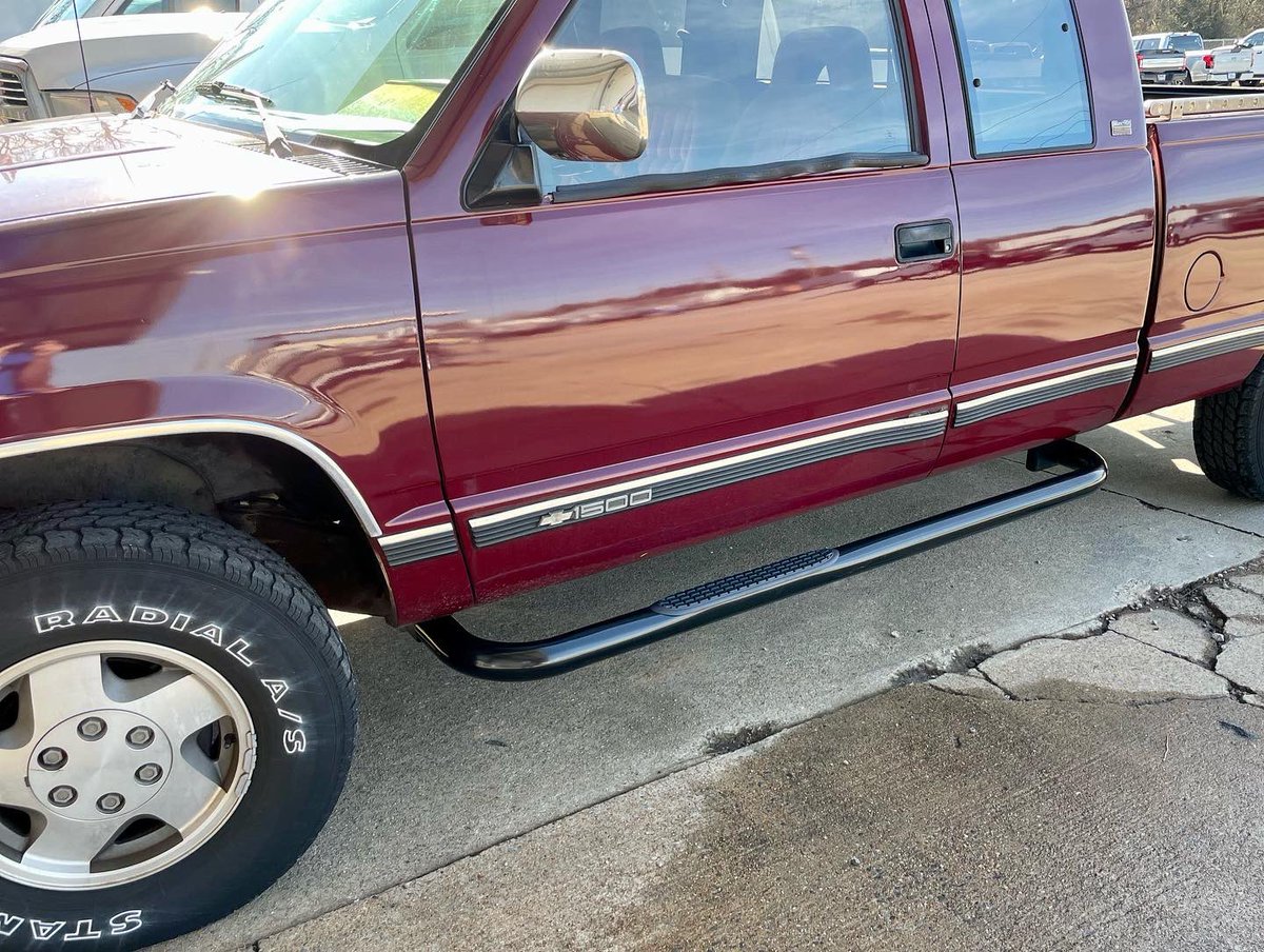4tntusa's tweet photo. Job done ☑️

It’s not just new trucks getting the love, here is a mid 90’s Chevy getting a new set of @trailfx step bars! Do you need some step bars to make it easier to get in and out of your vehicle…? 

Also we will be closed Monday January 2nd to ring in the New Year! https://t.co/Ma70xlLdja