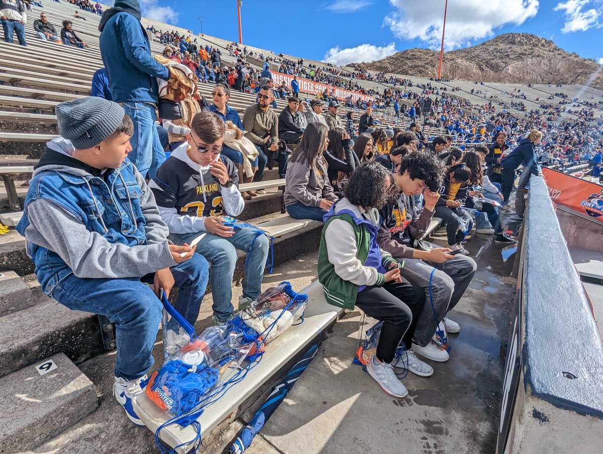 MaestroDeLaPena's tweet photo. Our @TheParkMS students are now in their seats &amp; we're waiting for @TonyTheTigerSB game 🏈 to start! 🤩 @YsletaISD https://t.co/u6LMN2h6Bk