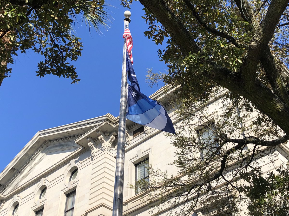flagofcolumbia's tweet photo. It's all coming down to the finals in the #CityFlagsTourney22 and it will be a tough one for us against Lincoln. Voting starts December 31 at 12pm EST. Use the hashtag above or visit @urbanlifesigns feed. Anything to spread the word will help! #colaflag #columbiasc https://t.co/phT3EoHBVR