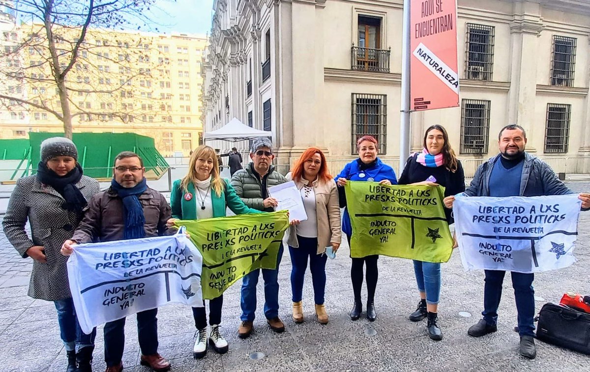 AnaMariaGazmuri's tweet photo. Feliz noticia para terminar el año son los indultos del presidente Boric a 13 presos de la revuelta; algo de alivio para ellos y sus familias, después de tan largo sufrimiento. Por fin, también libre Jorge Mateluna, injustamente condenado. Gracias presidente! #indulto https://t.co/4UP0RsTaj5
