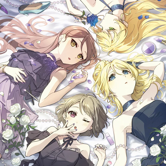 ラブライブ!シリーズのイラストお仕事も本当にたくさん描かせていただきました。例年よりもいろんな分野にチャレンジできた年だったと思います。貴重な機会をいただきありがとうございました(写真はLoveLive!Days表紙から) 