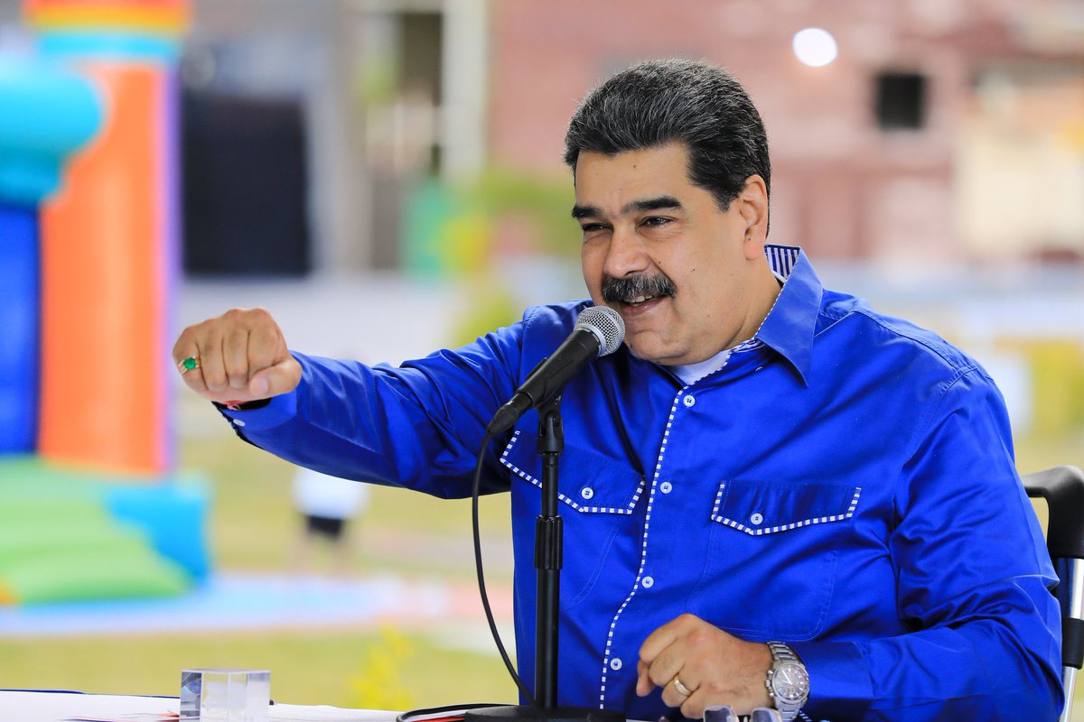 pinfantea's tweet photo. Celebramos el último jueves del año con la entrega de la vivienda 4.400.000 para nuestro pueblo junto al Pdte. @nicolasmaduro en el urbanismo Antonio Ricaurte, en el estado Aragua ¡ VAMOS POR LOS 5 MILLONES ✊🏾! ¡ Viva la Patria! 👏🏾 https://t.co/IUXIT1MQdB