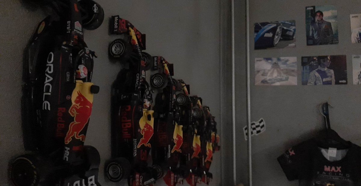 MsportXtra's tweet photo. #F1 Took a bit of time but I found the perfect spot at @MsportXtra HQ to hang the #RB12 #RB13 #RB14 #RB15 #RB16 #RB16B & #RB18 . #MsportXtra @JumboSupermarkt @Max33Verstappen @redbullracing https://t.co/9cUXjCdEcJ