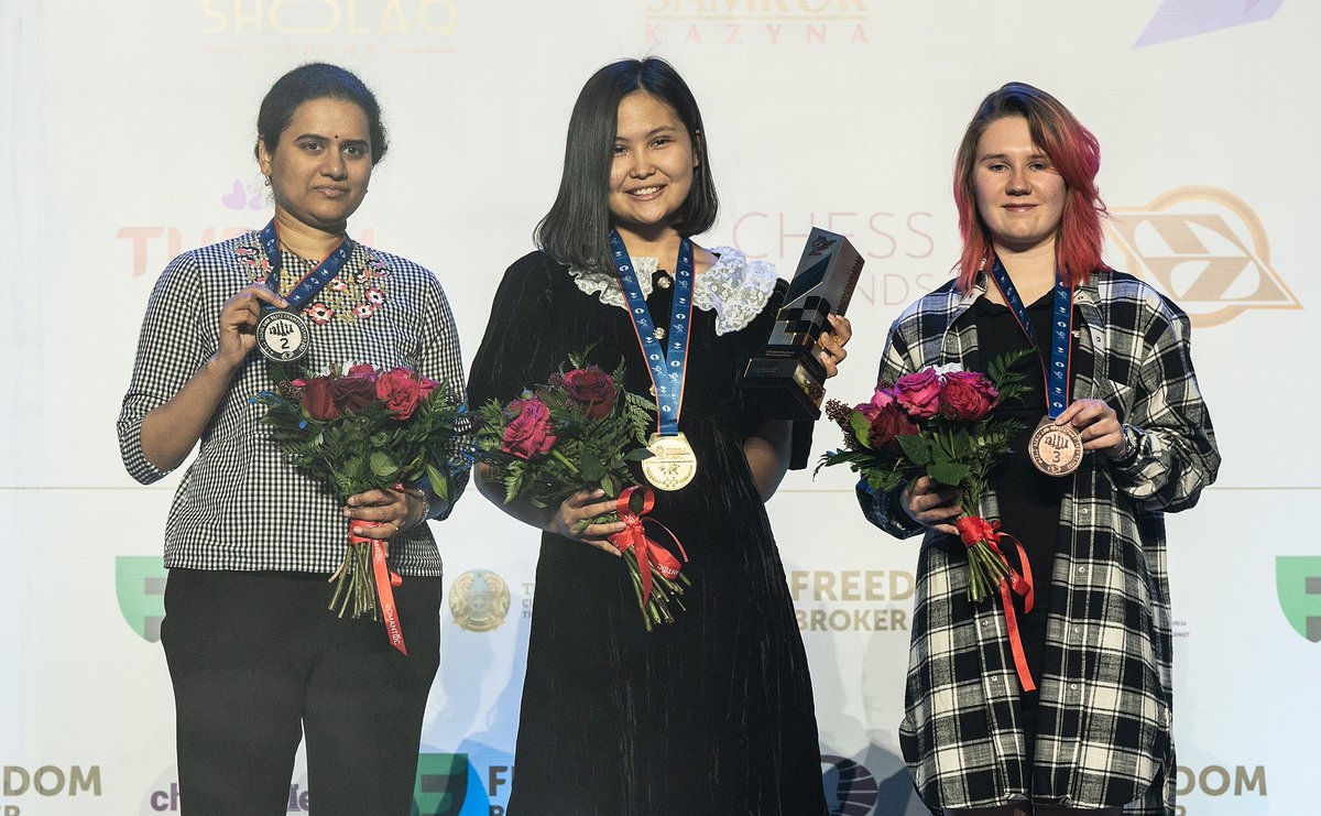 chesscom's tweet photo. 🥇🥈🥉
📸 @photochess https://t.co/ybdInUdZ7f