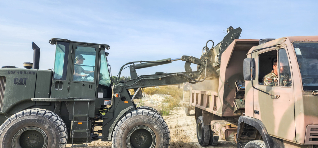 USNavy's tweet photo. All in a day's work! 🚚 🌊 🐝
#Seabees assigned to Naval Mobile Construction Battalion Eleven #NMCB11 operate with the @NationalGuardCY Engineers Command on the Evangelos Florakis Naval Base, Cyprus, Dec. 12.
#NavyPartnerships
📸 by Lt. Alvin Rudolph https://t.co/In1VL6uSrJ